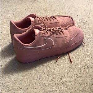 Nike Air Force 1 ‘07 LV8 Suede ‘Red Stardust’